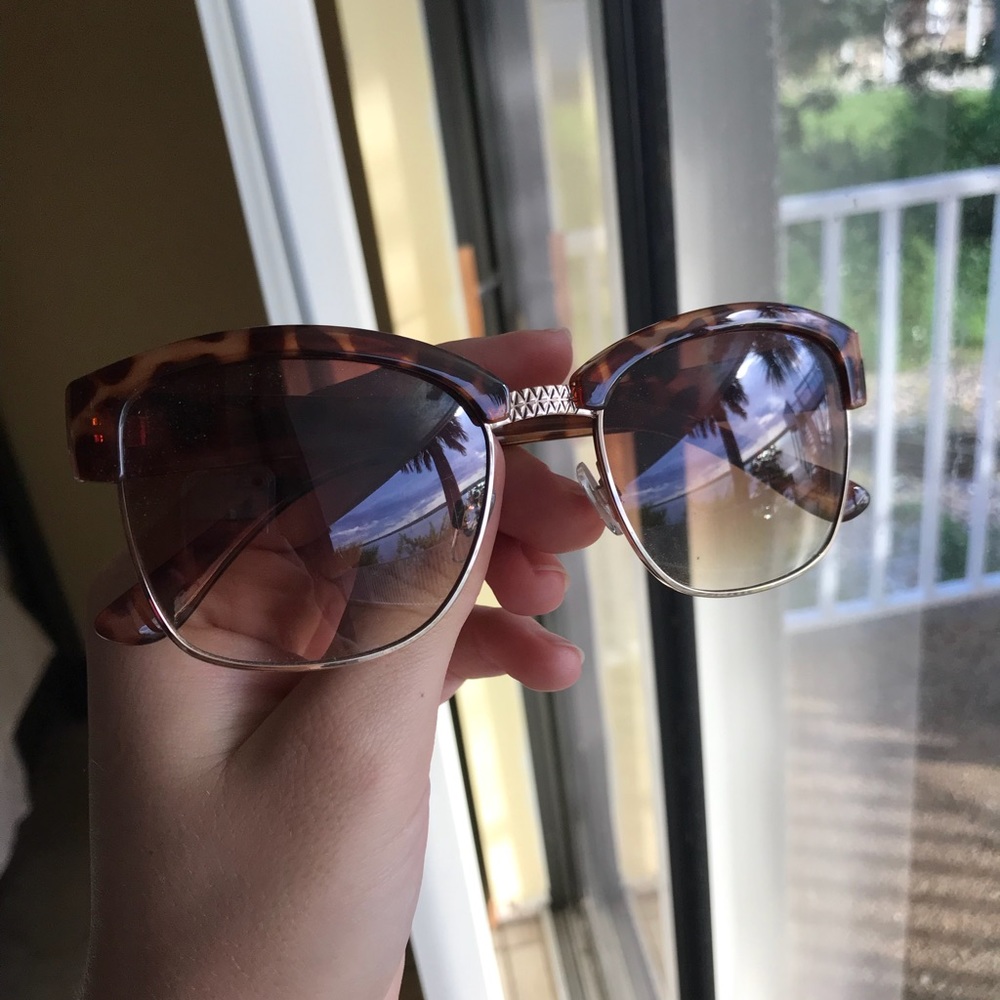 Cheetah printed rimmed sunglasses